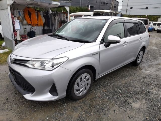 3940 Toyota Corolla fielder NKE165G 2018 г. (LUM Fukuoka Nyusatsu)